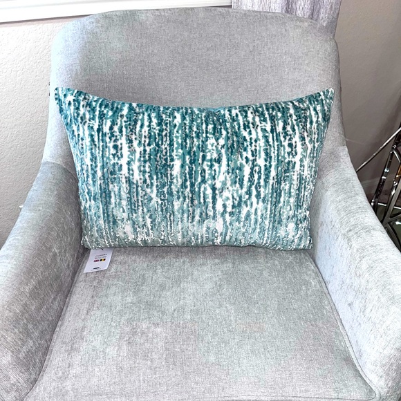 1-NWT CALDEIRA CUT VELVET DESIGN DECORATIVE PILLOW Read description for details - Picture 7 of 17